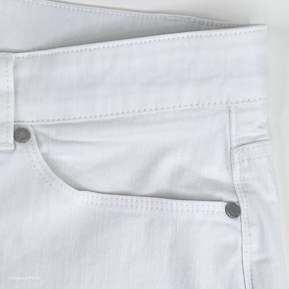 Soft Surroundings Ultimate Denim Pull-On White Slimming Shorts Size L - NWOT - Picture 4 of 11